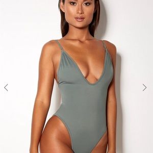 Gooseberry one piece!